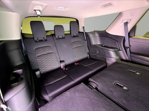 Used 2025 Nissan Pathfinder SV FWD image 25