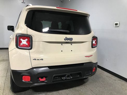 Used 2016 Jeep Renegade Trailhawk image 4