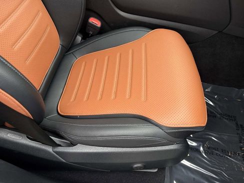 Used 2024 Mercedes-Benz GLC 300 4MATIC image 7