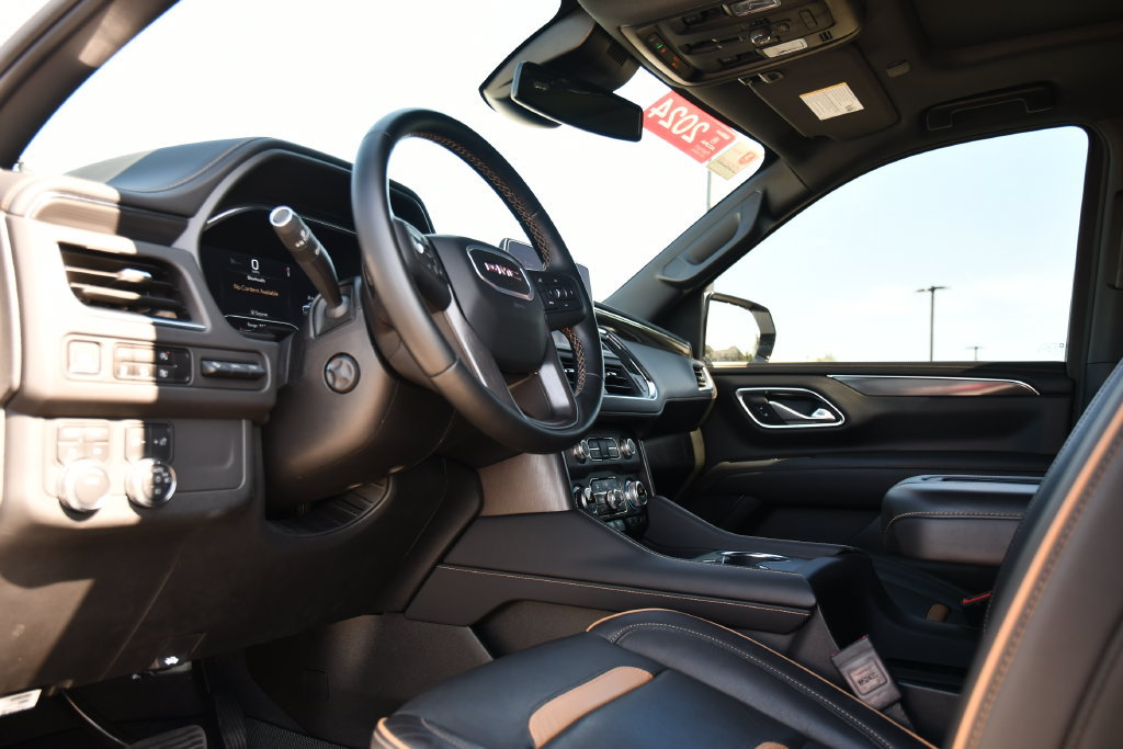 Used 2024 GMC Yukon AT4 w/ AT4 Premium Package AWD/4WD image 19