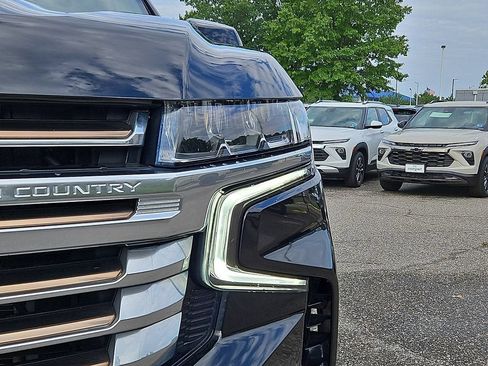 Certified 2024 Chevrolet Suburban High Country w/ Premium Package 2 AWD/4WD image 9
