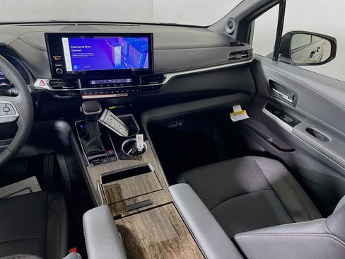 New 2026 Toyota Sienna Limited AWD/4WD image 19