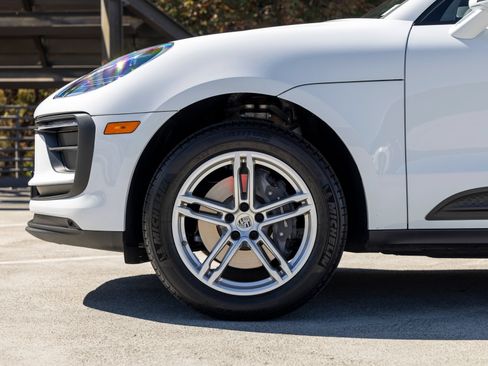 Certified 2026 Porsche Macan AWD/4WD image 13