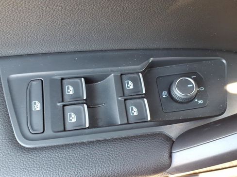 Used 2021 Volkswagen Tiguan SEL FWD image 24