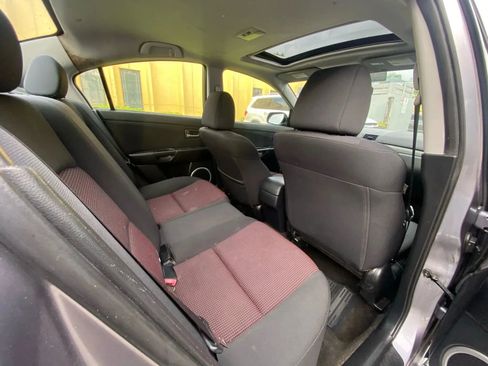 Used 2005 MAZDA MAZDA3 s w/ Moonroof & 6-CD Pkg image 20