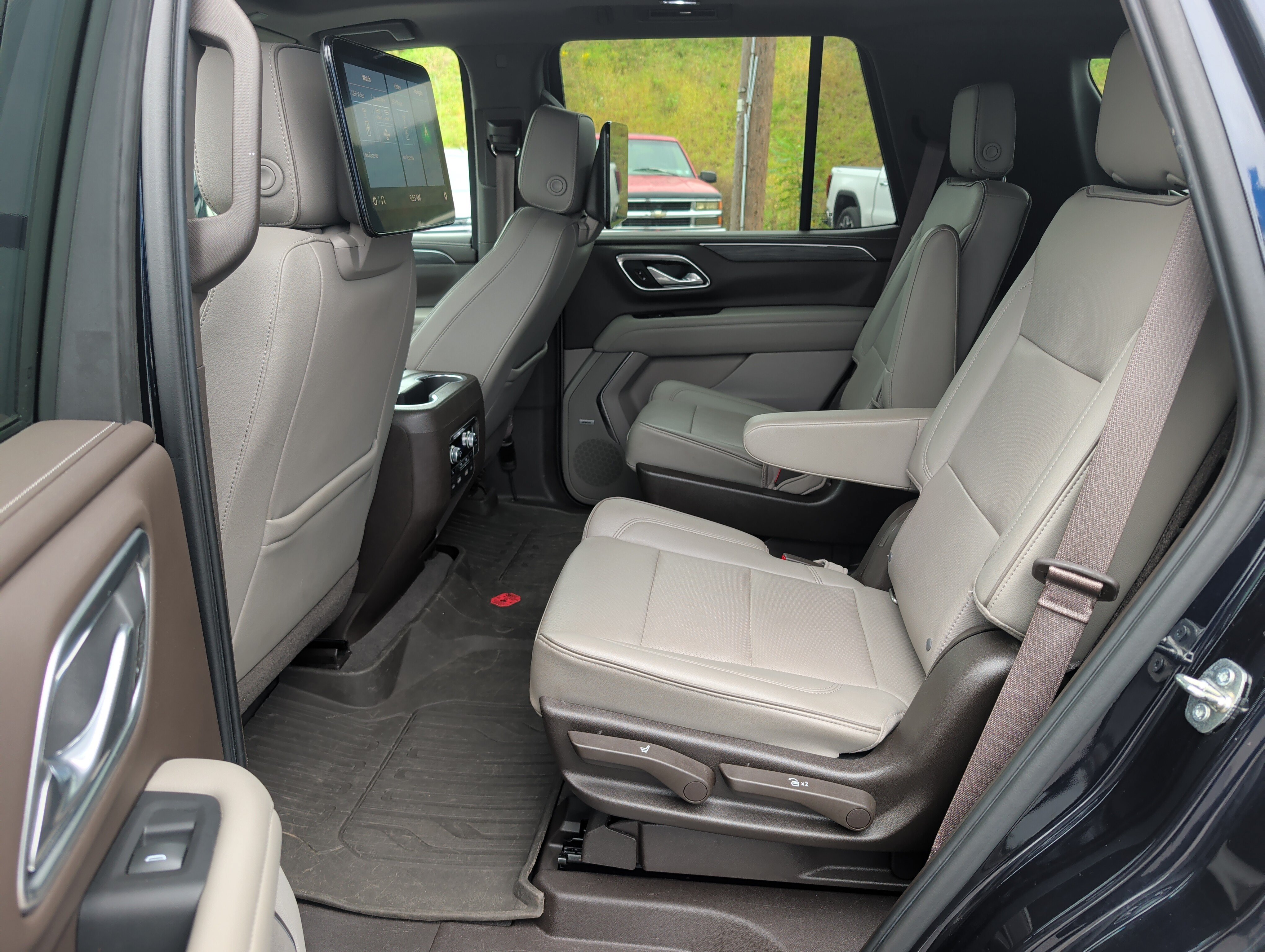 Used 2021 GMC Yukon SLT w/ SLT Luxury Plus Package AWD/4WD image 13