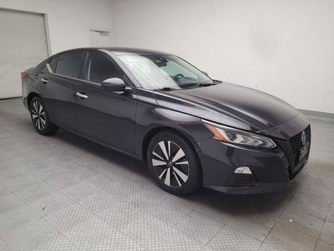 Used 2021 Nissan Altima 2.5 SV FWD image 11