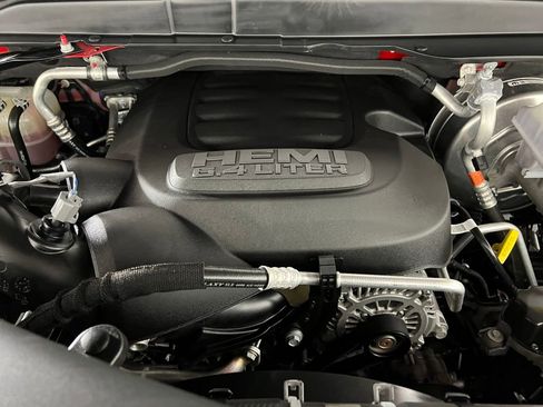 Used 2024 RAM 2500 Big Horn w/ Sport Appearance Package image 32