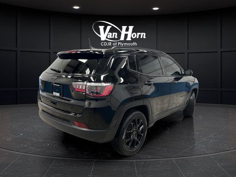 Used 2025 Jeep Compass Latitude w/ Altitude Special Edition AWD/4WD image 7