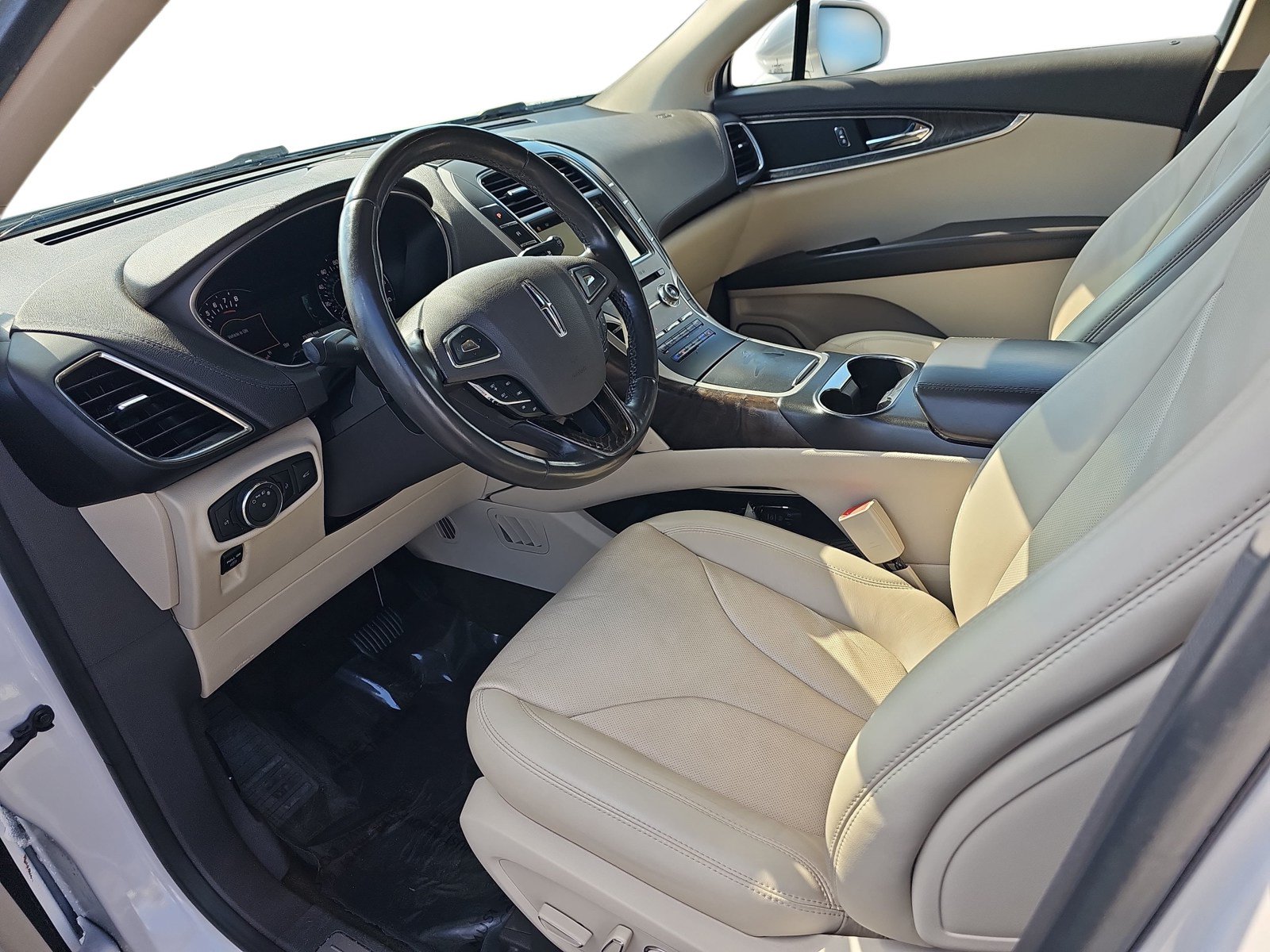 Used 2017 Lincoln MKX Reserve AWD/4WD image 13