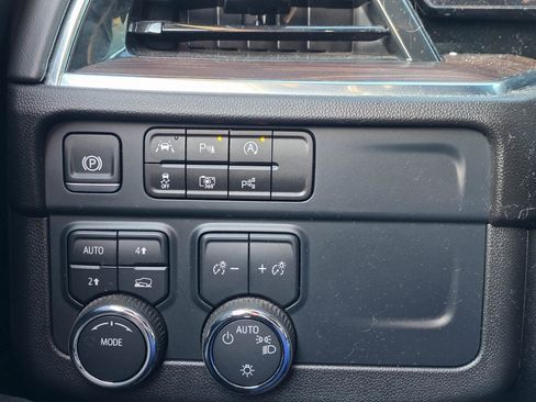 Used 2025 Chevrolet Tahoe LS image 25