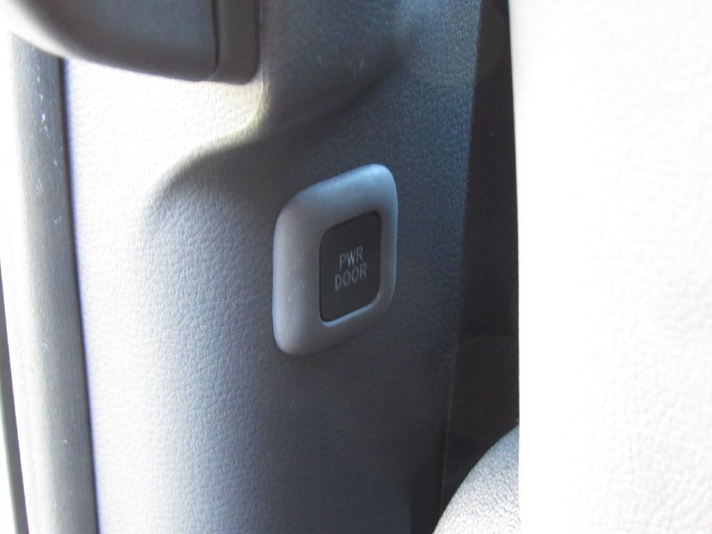 Used 2024 Toyota Sienna XSE AWD/4WD image 37