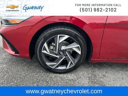 Used 2025 Hyundai Elantra SEL FWD image 9