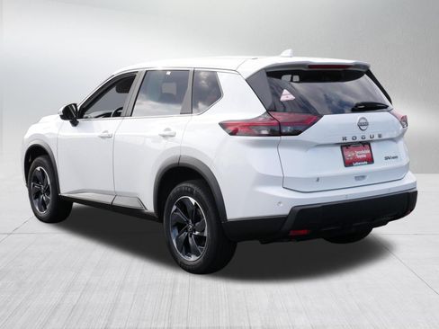 Used 2024 Nissan Rogue SV AWD/4WD image 5