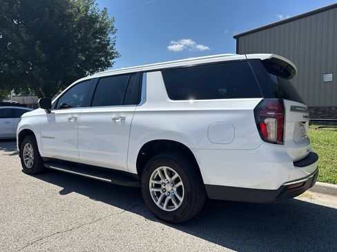 Used 2021 Chevrolet Suburban LT RWD image 7