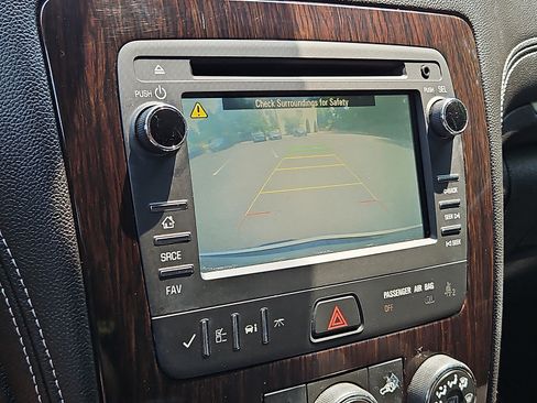 Used 2017 Chevrolet Traverse LT w/ Style and Technology Package FWD image 17