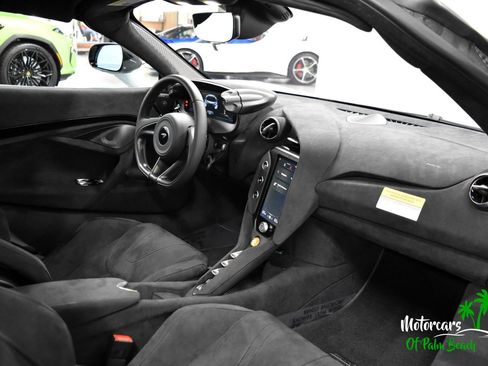Used 2025 McLaren 750S image 27