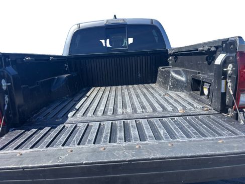 Used 2021 Toyota Tacoma TRD Off-Road w/ Technology Package image 13