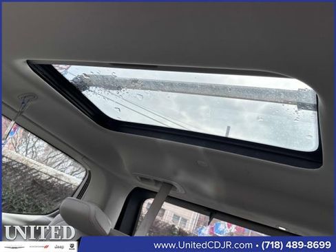 Used 2022 Jeep Wagoneer Series III w/ Premium Group I image 16