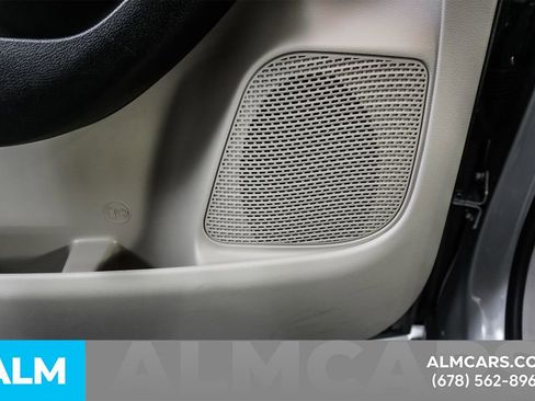 Used 2024 Chrysler Pacifica Touring-L image 49