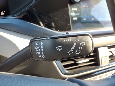 Used 2023 Volkswagen Taos SE image 28