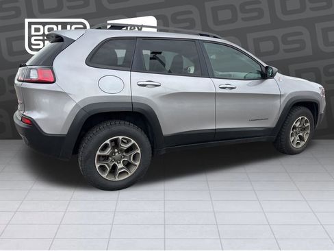 Used 2020 Jeep Cherokee Trailhawk AWD/4WD image 7