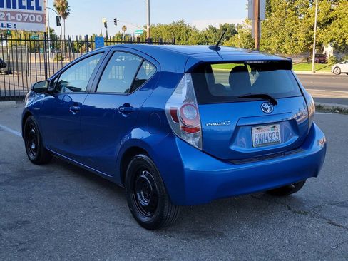 Used 2013 Toyota Prius C Two image 3