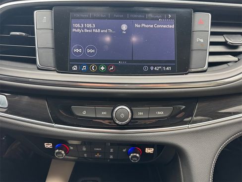 Used 2020 Buick Enclave Essence image 22