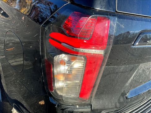 Used 2024 Chevrolet Tahoe Z71 w/ Luxury Package image 32