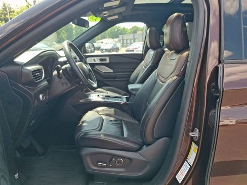 Used 2020 Ford Explorer Platinum w/ Premium Technology Package AWD/4WD image 18