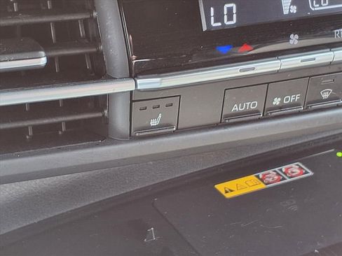 Used 2025 Toyota Sienna XSE w/ XSE Plus Package image 13