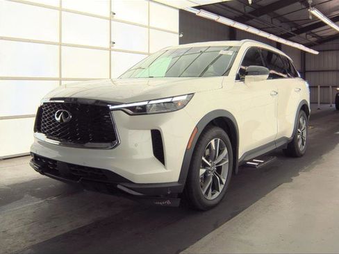 Used 2023 INFINITI QX60 Luxe w/ Performance Audio Package image 2