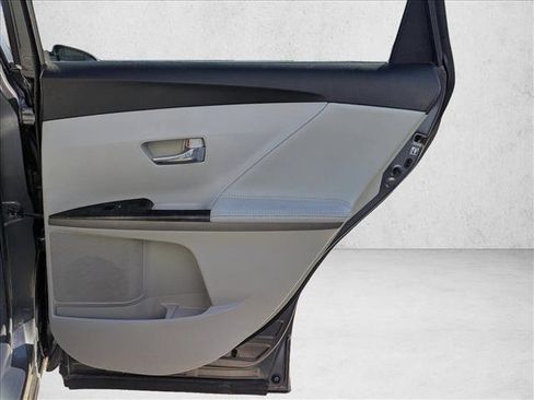 Used 2013 Toyota Venza XLE image 28