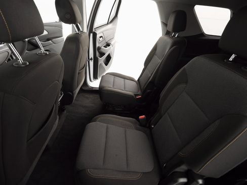 Used 2021 Chevrolet Traverse LT image 31