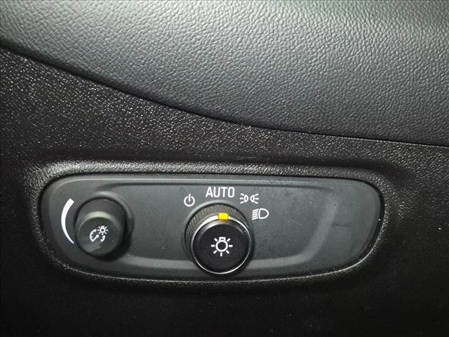 Used 2018 Chevrolet Equinox LT FWD image 11