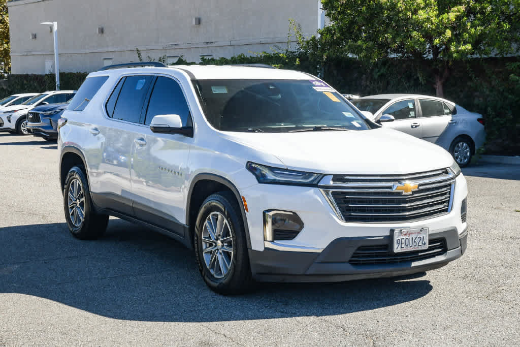 Used 2023 Chevrolet Traverse LT FWD image 3