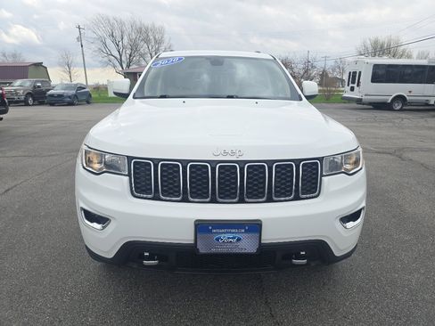 Used 2020 Jeep Grand Cherokee Laredo image 3
