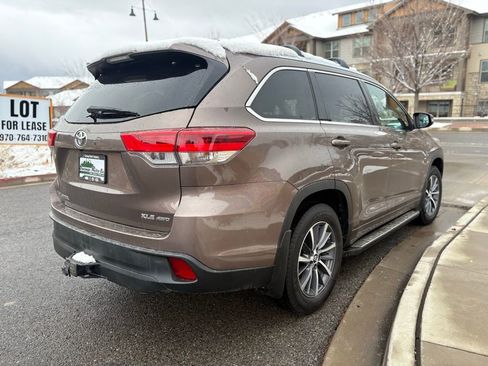 Used 2018 Toyota Highlander XLE image 9