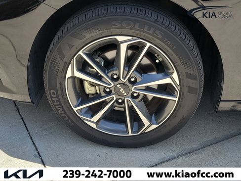 Certified 2023 Kia Forte LXS FWD image 6