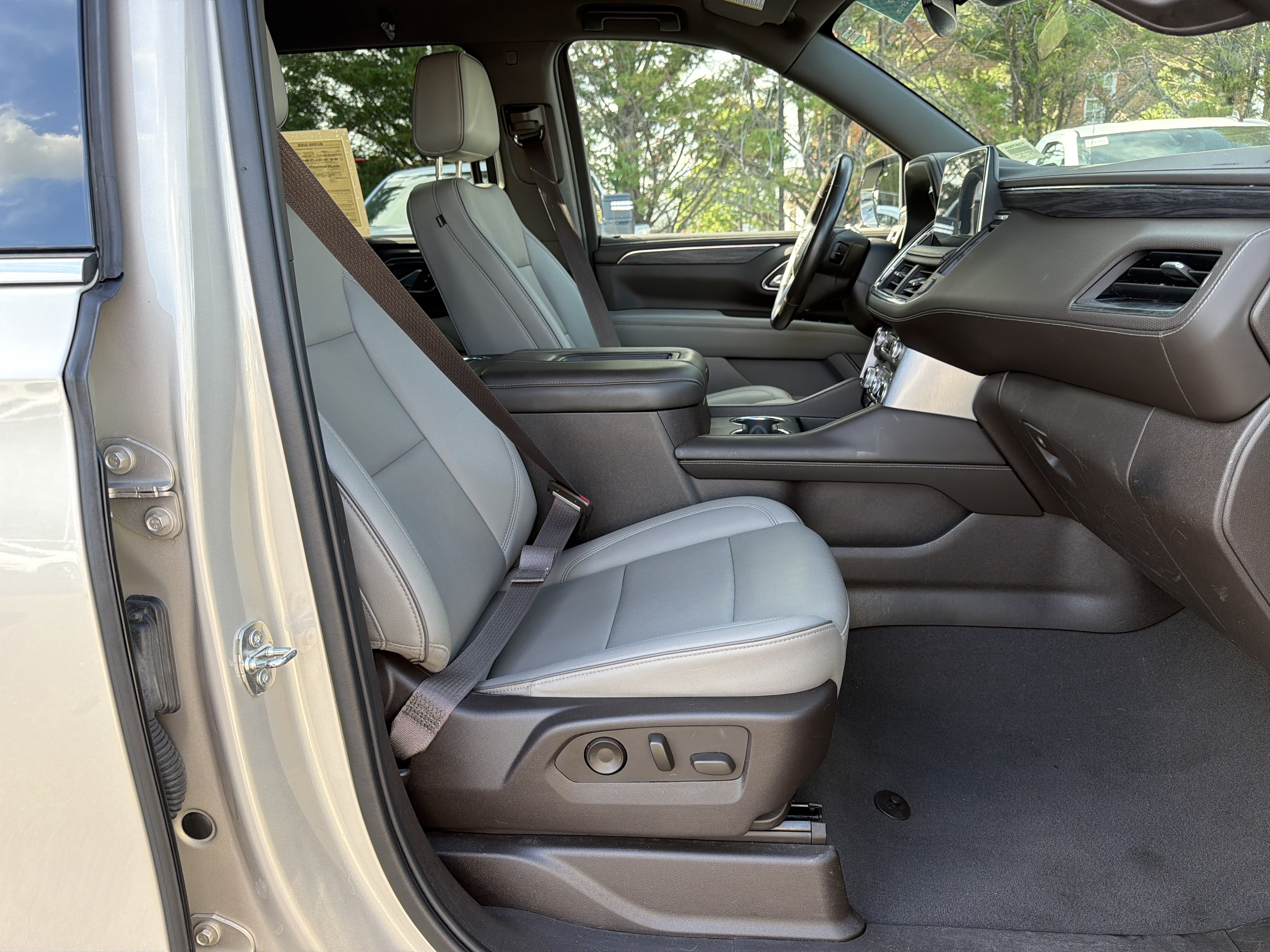 Used 2023 GMC Yukon SLT AWD/4WD image 34