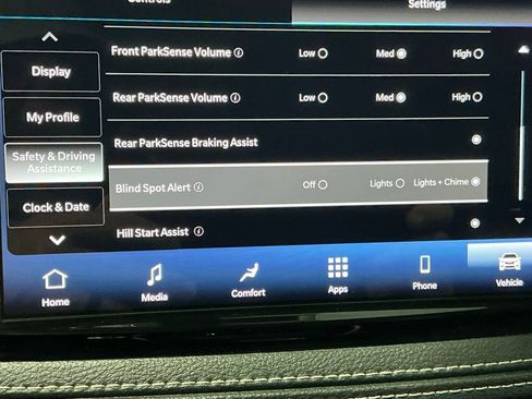 Used 2024 Chrysler Pacifica Touring-L image 35