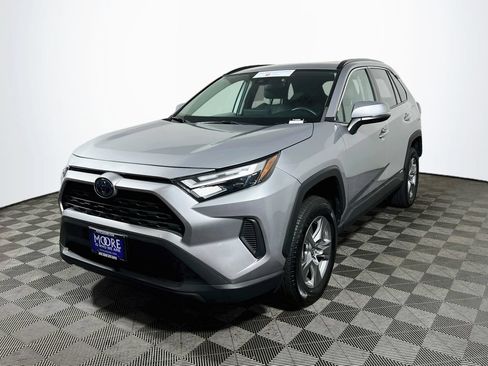 Certified 2022 Toyota RAV4 XLE w/ Convenience Package AWD/4WD image 3