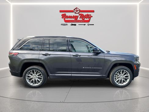 Used 2022 Jeep Grand Cherokee Summit w/ Adv Protech Group IV AWD/4WD image 6