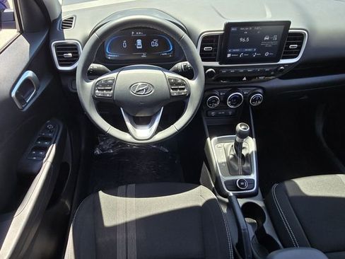 Used 2025 Hyundai Venue SEL image 12