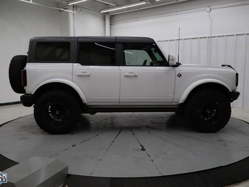 Used 2023 Ford Bronco Outer Banks image 2