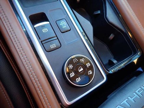 Used 2022 Nissan Pathfinder Platinum image 21