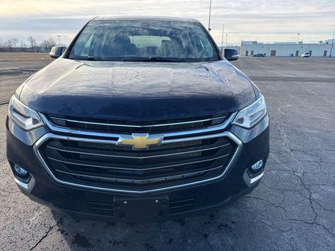 Used 2020 Chevrolet Traverse LT image 2