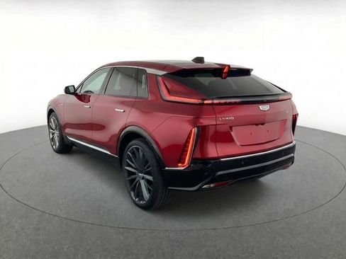Used 2025 Cadillac Lyriq Luxury w/ LPO, Floor Liner Package AWD/4WD image 3
