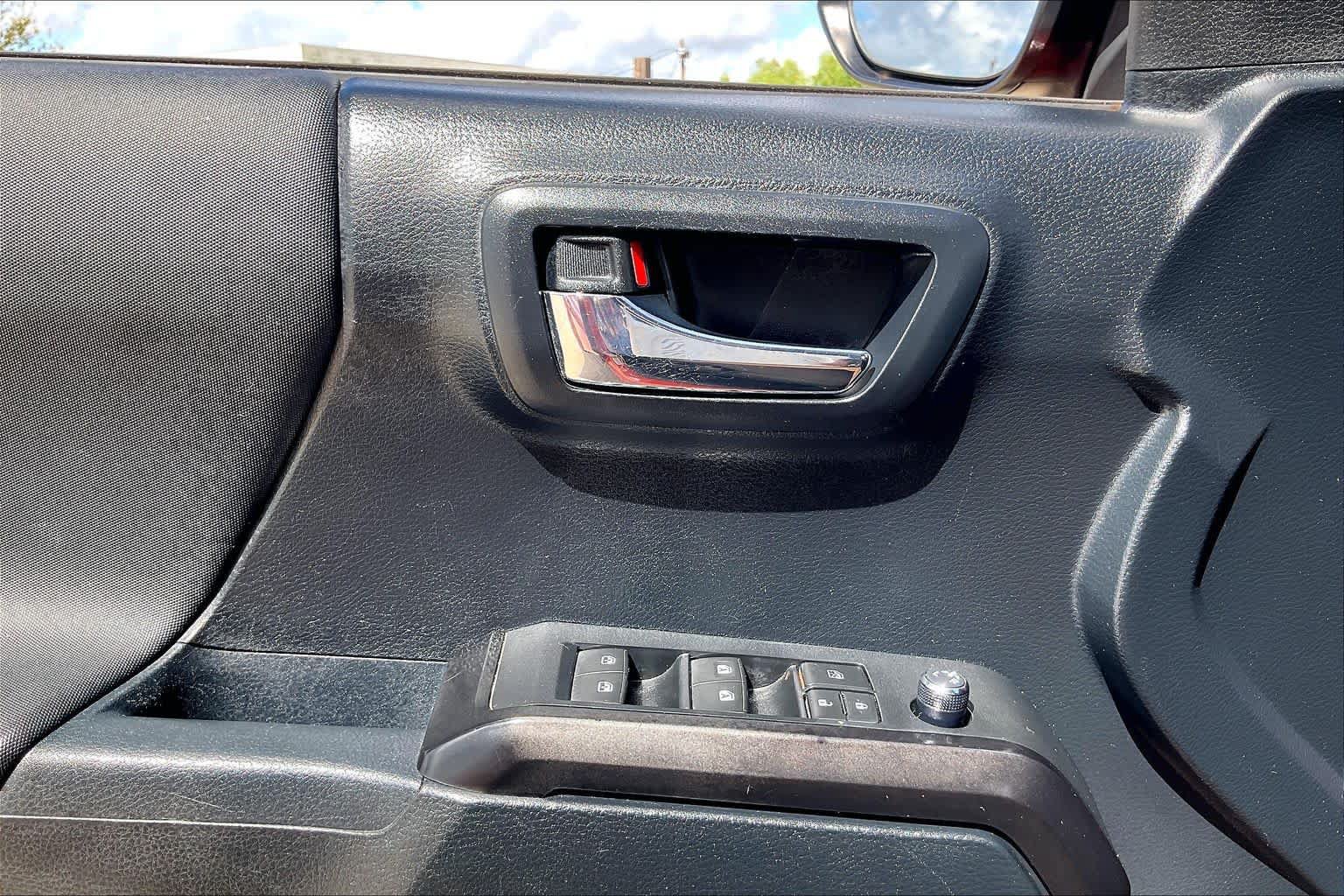 Used 2016 Toyota Tacoma TRD Sport w/ Towing Package RWD image 30