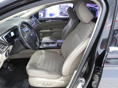 Used 2020 Ford Fusion SE FWD image 13